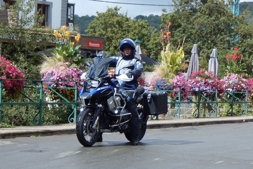 Motorrijbewijspoint Nieuw-Vennep examengarantie AVB en AVD